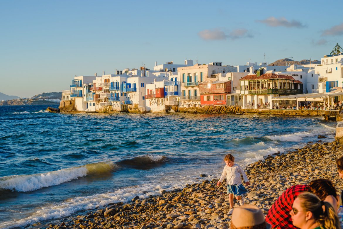 Turkish tourists flock to Greece amid skyrocketing inflation at home